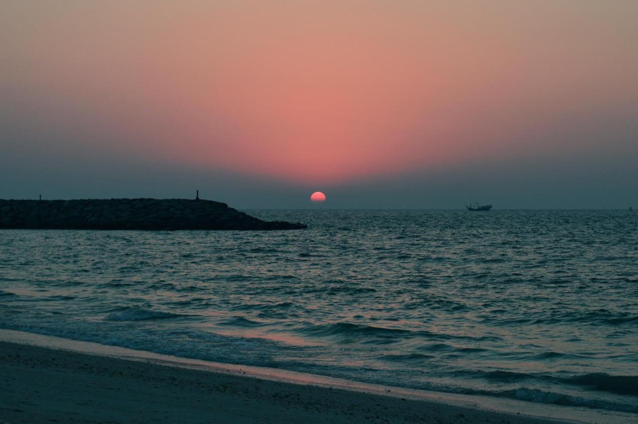 Al Corniche Hotel Szardża Zewnętrze zdjęcie