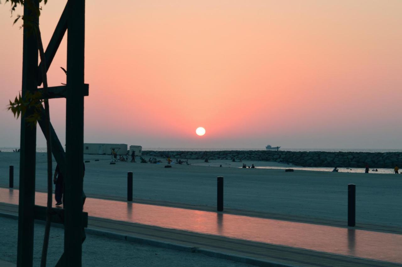 Al Corniche Hotel Szardża Zewnętrze zdjęcie