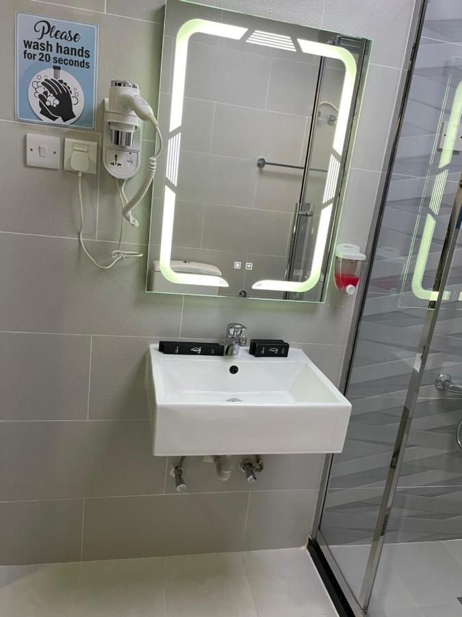 Al Corniche Hotel Szardża Zewnętrze zdjęcie