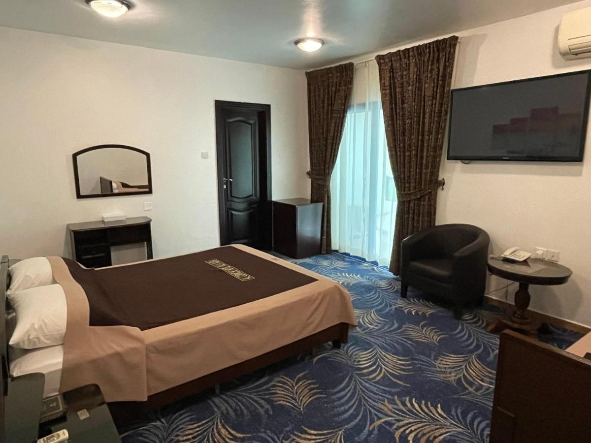 Al Corniche Hotel Szardża Zewnętrze zdjęcie