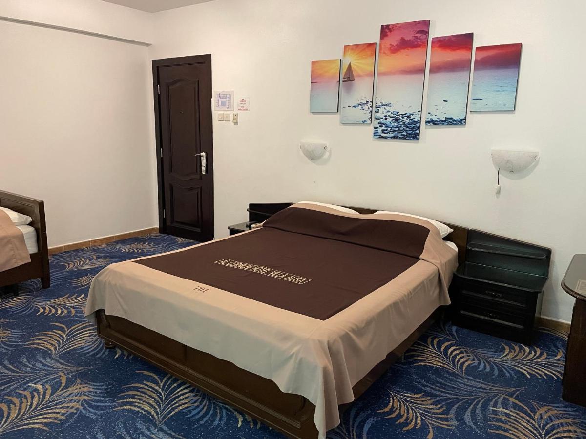 Al Corniche Hotel Szardża Zewnętrze zdjęcie