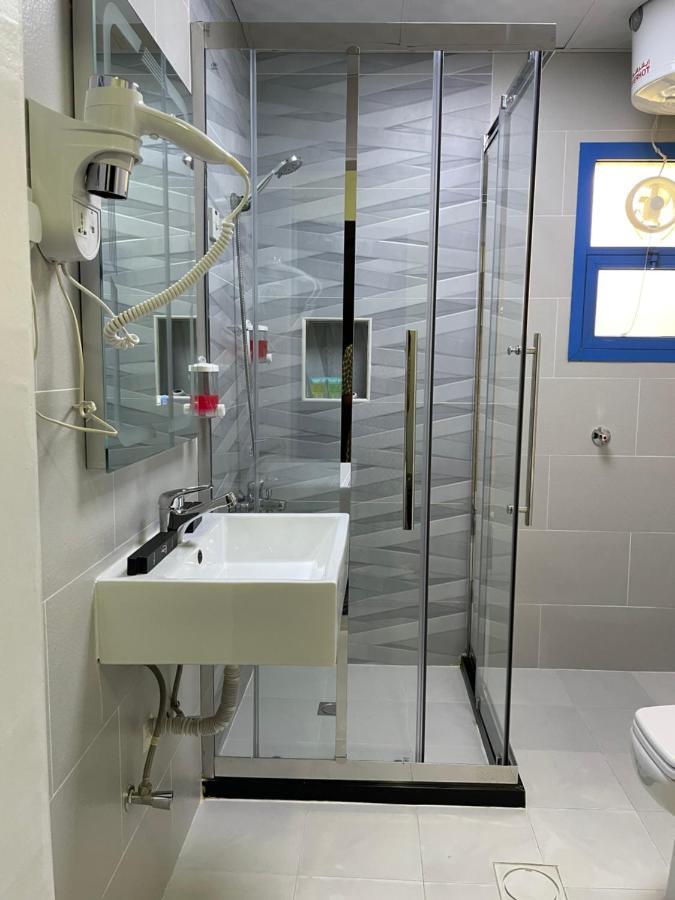 Al Corniche Hotel Szardża Zewnętrze zdjęcie