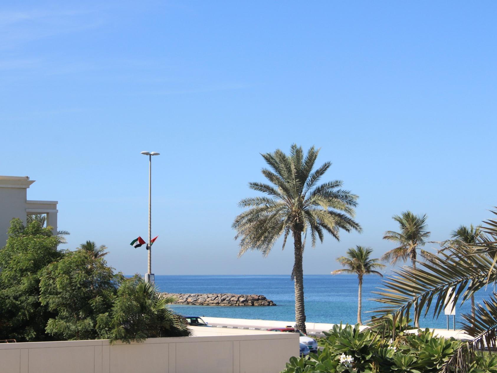 Al Corniche Hotel Szardża Zewnętrze zdjęcie