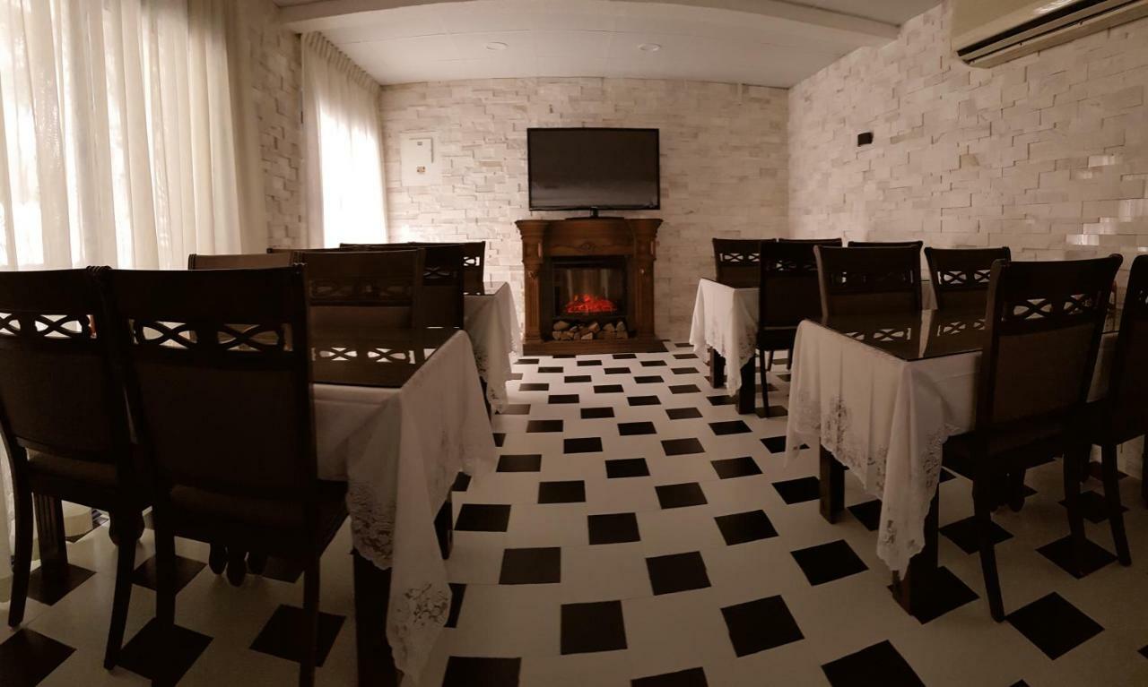 Al Corniche Hotel Szardża Zewnętrze zdjęcie