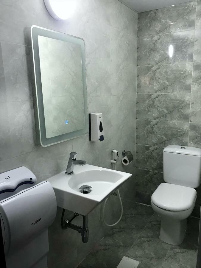 Al Corniche Hotel Szardża Zewnętrze zdjęcie