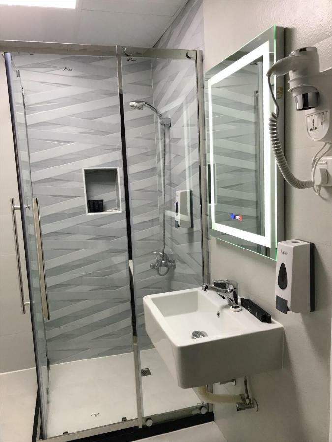 Al Corniche Hotel Szardża Zewnętrze zdjęcie