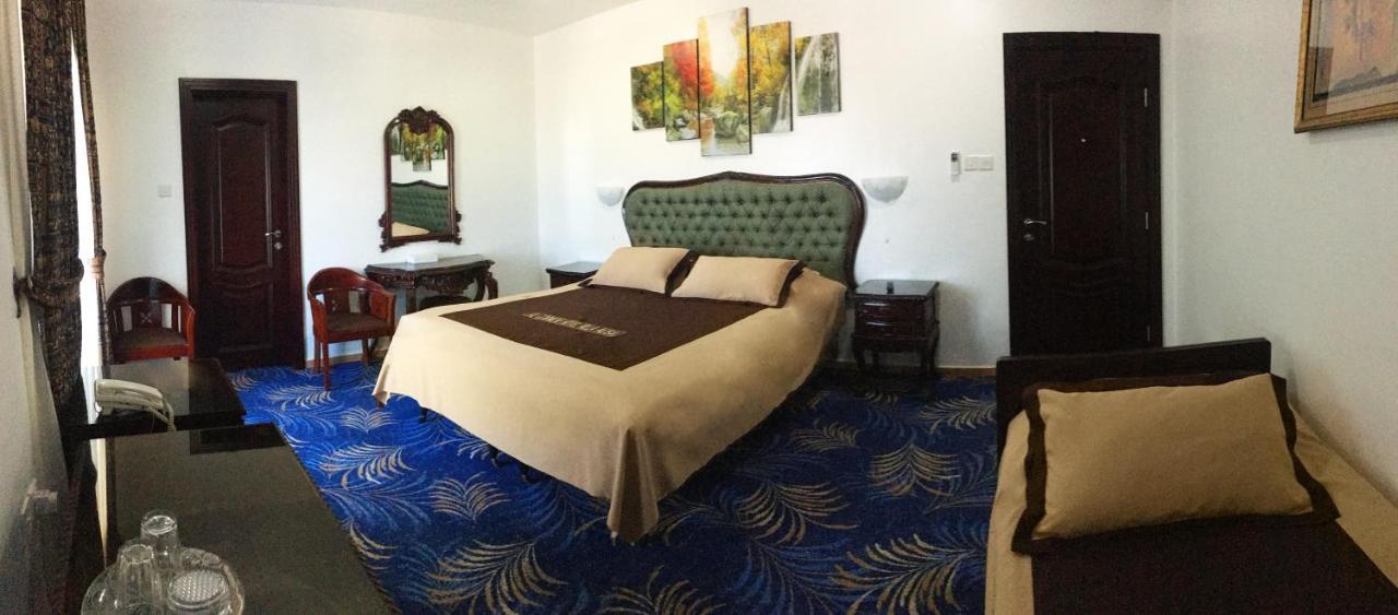 Al Corniche Hotel Szardża Zewnętrze zdjęcie