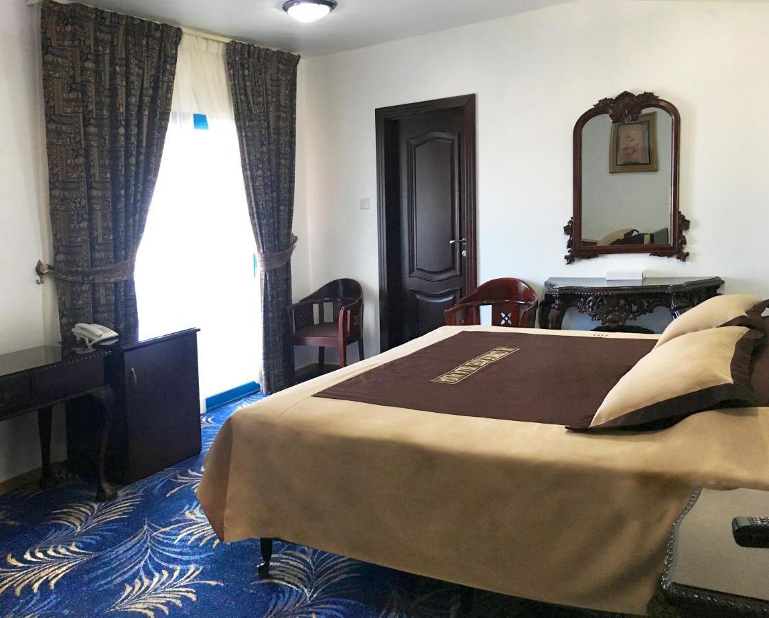 Al Corniche Hotel Szardża Zewnętrze zdjęcie