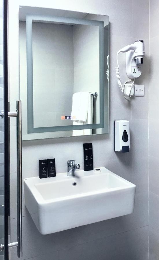 Al Corniche Hotel Szardża Zewnętrze zdjęcie